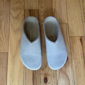 Rothy's The Casual Clog In Dove Size 9 EUC Merino Wool Blend